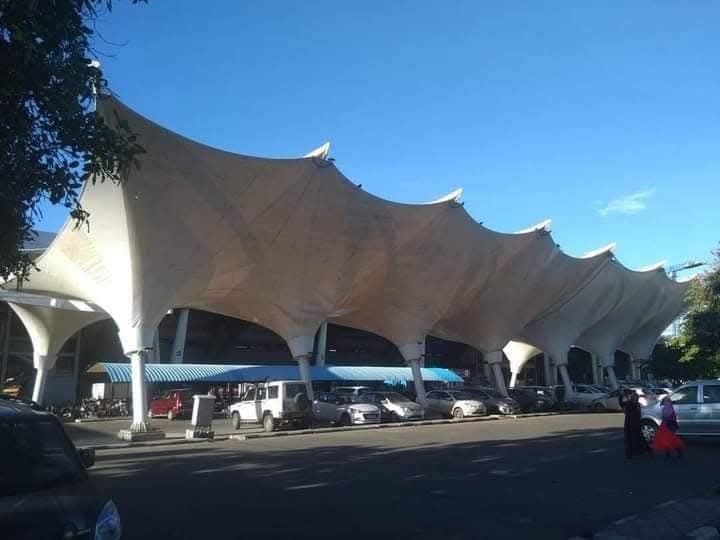 Large architectural tensile canopy structure